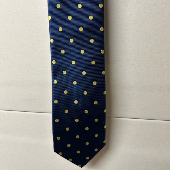 2/$20❤️- TIE | Men’s Tommy Hilfiger tie 100% silk - Picture 2 of 5